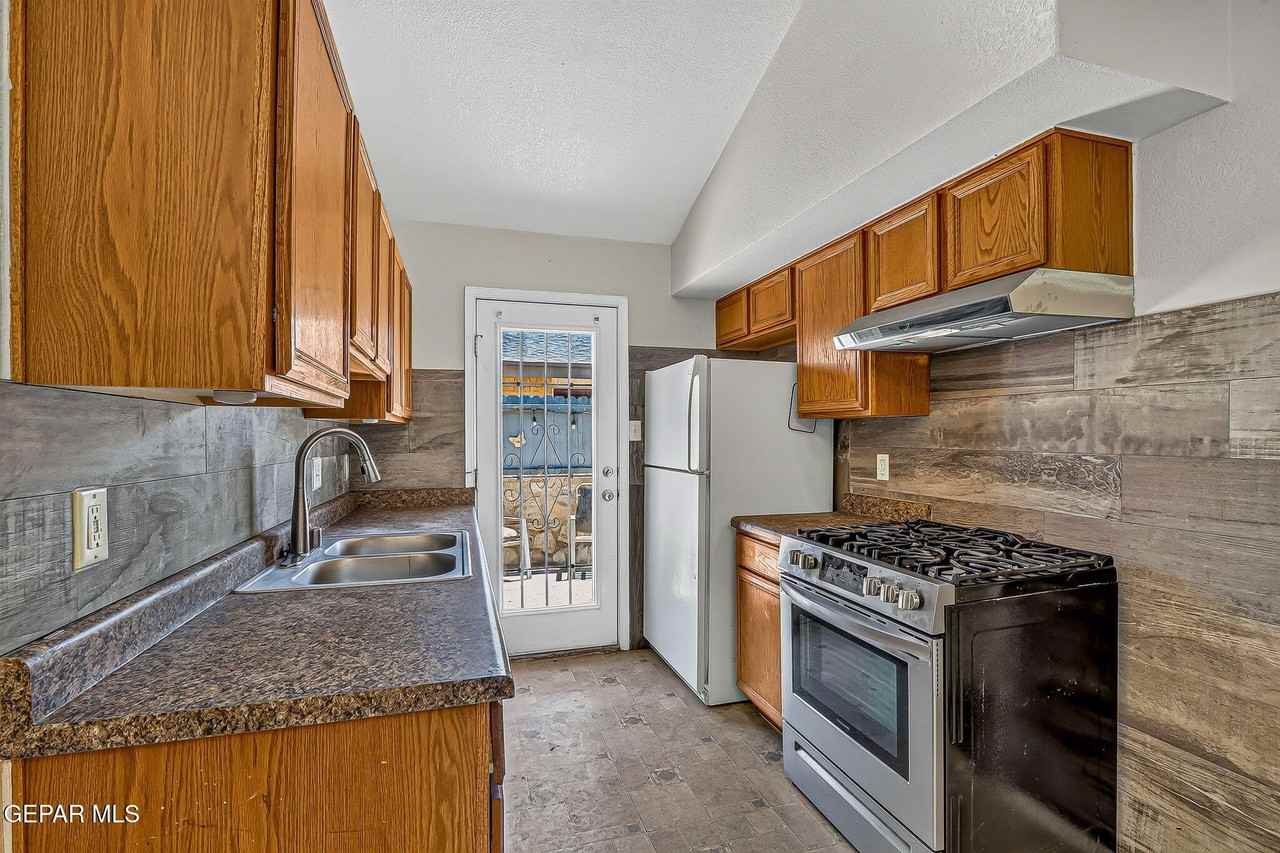 667 Danube Dr - Photo 6 of 21