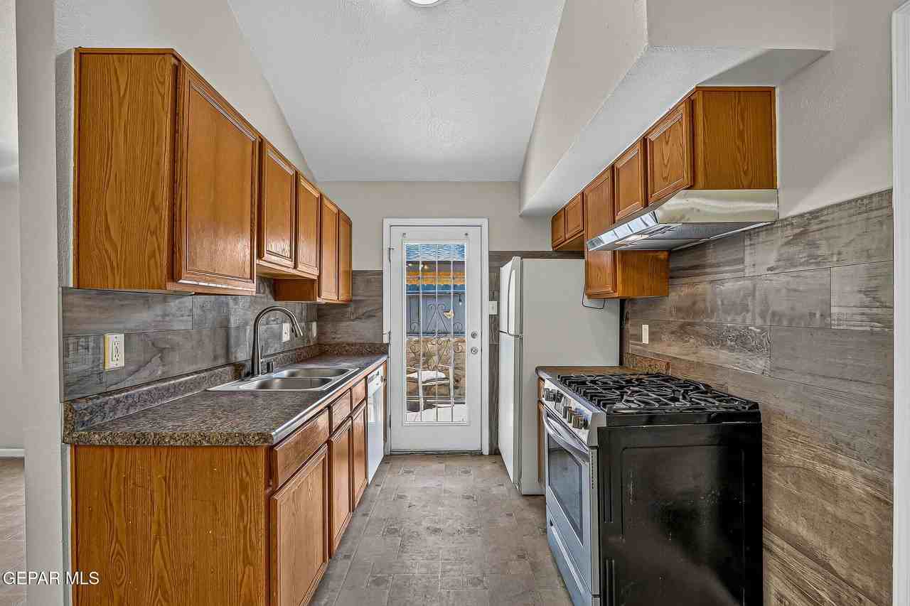667 Danube Dr - Photo 7 of 21