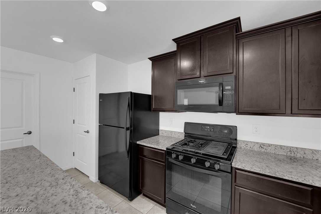 6421 Broadcloth Ct - Photo 4 of 30