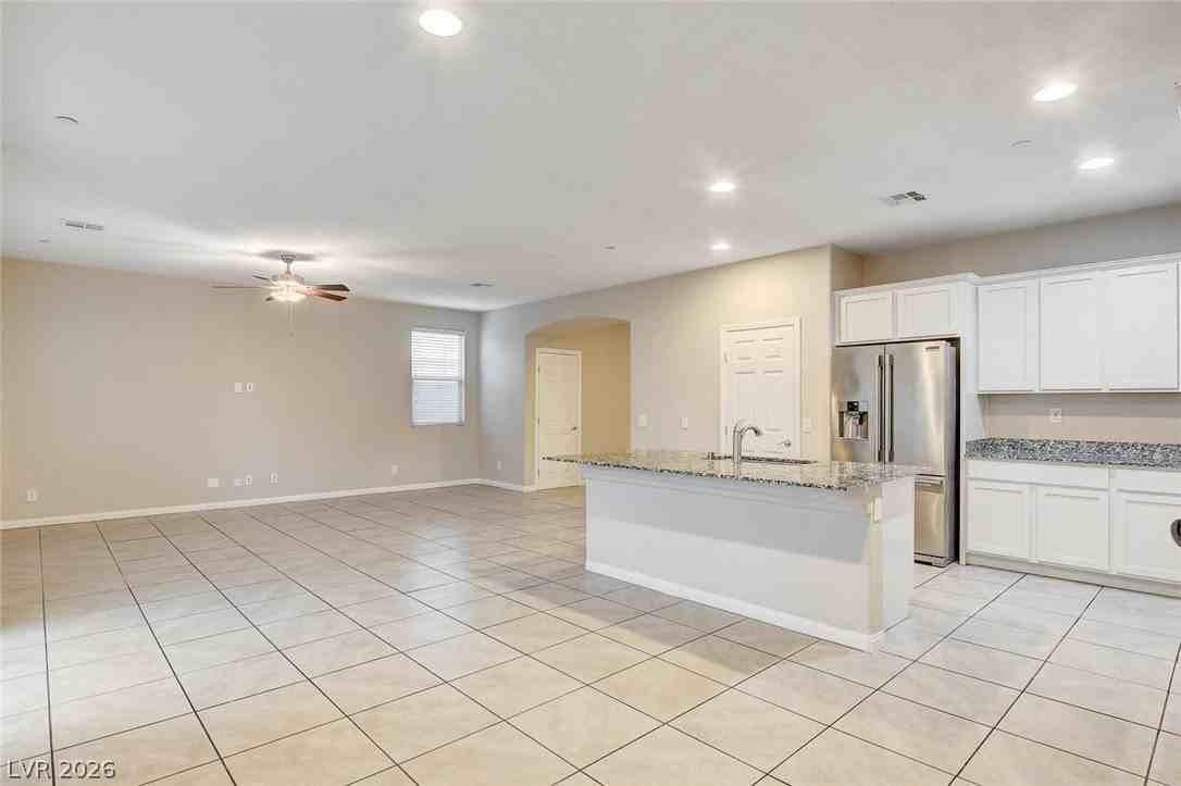 2878 Tremont Ave - Photo 3 of 30