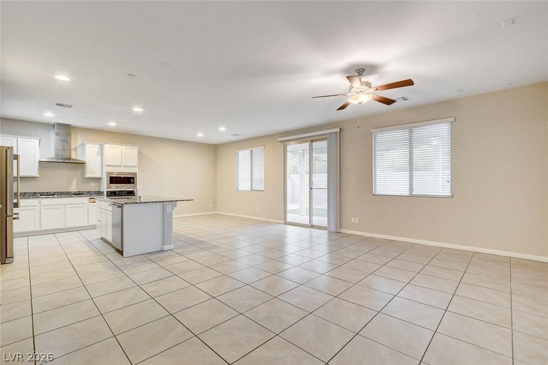 2878 Tremont Ave - Photo 4 of 30
