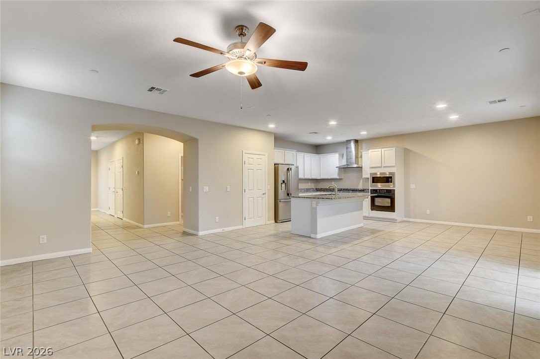 2878 Tremont Ave - Photo 5 of 30