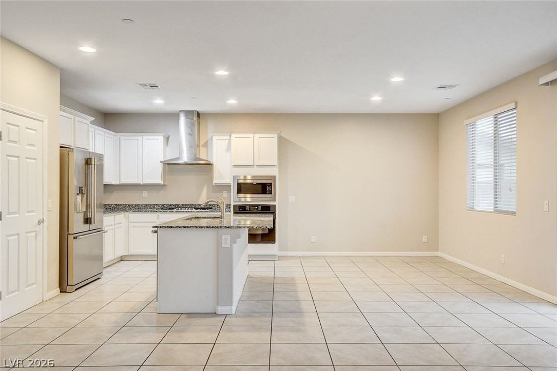 2878 Tremont Ave - Photo 6 of 30
