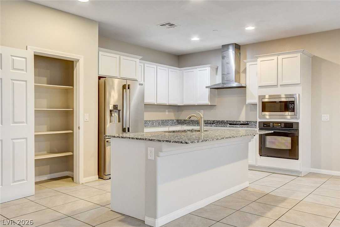 2878 Tremont Ave - Photo 7 of 30