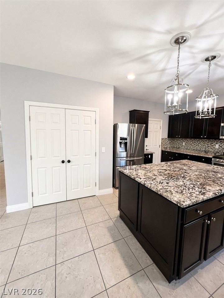10593 Hamdem Ave - Photo 4 of 20