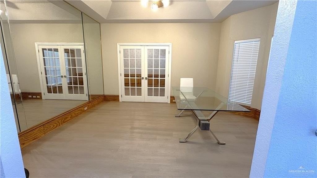 2409 Swallow Ave - Photo 6 of 31