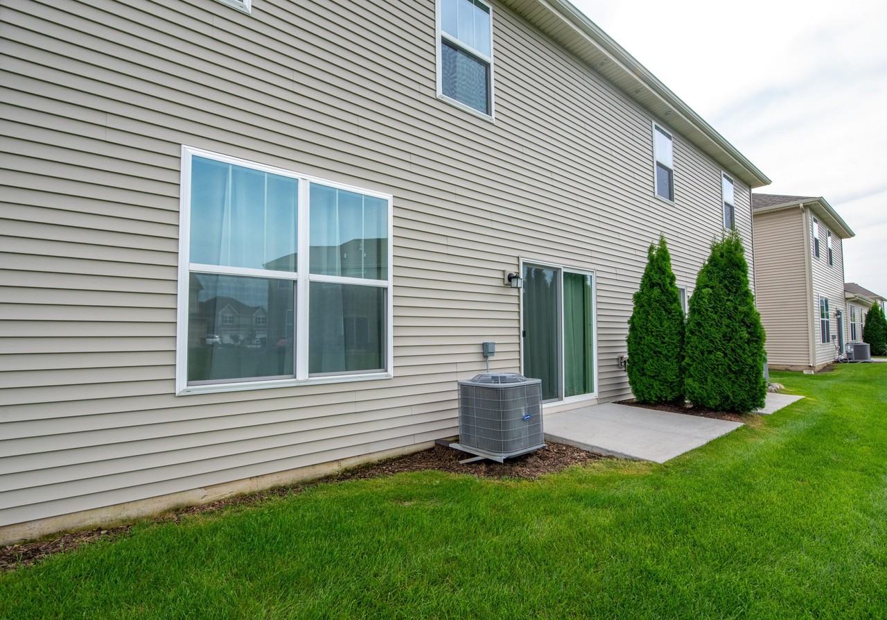 1782 E 110th Pl - Photo 4 of 39