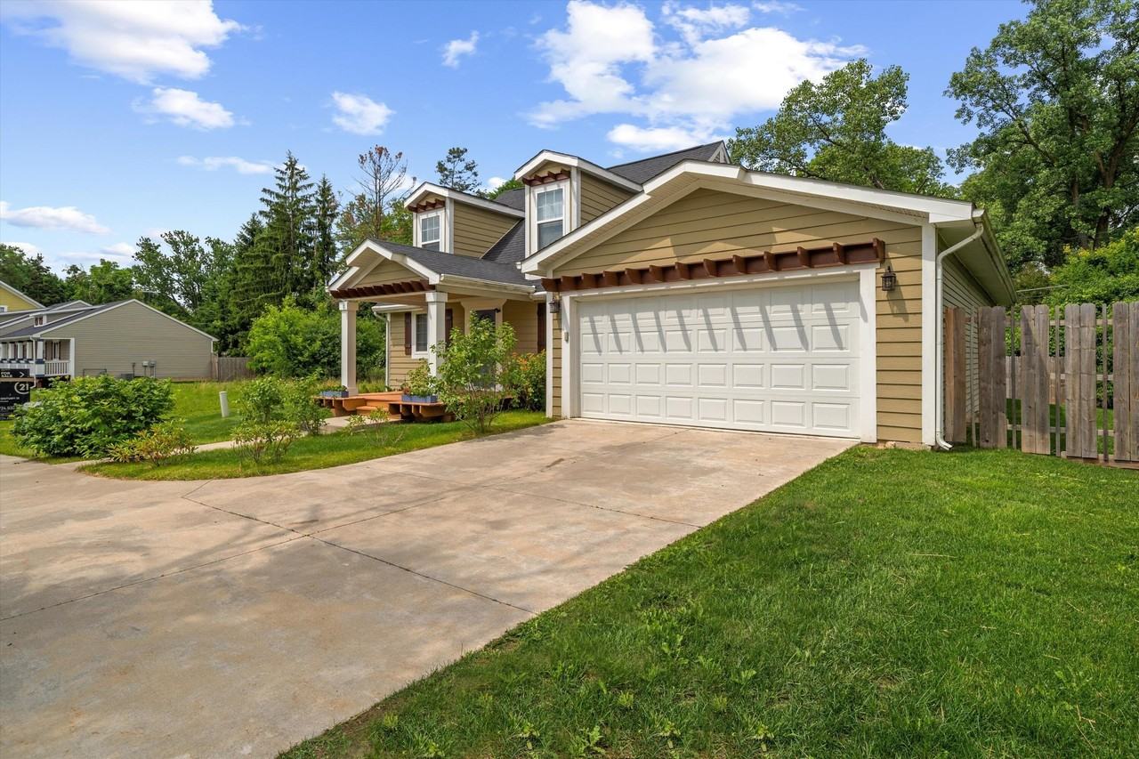 1 Maple Village Ct - Photo 4 of 26