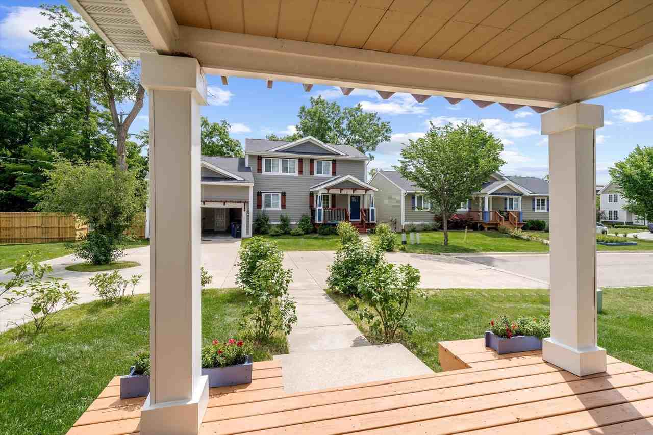 1 Maple Village Ct - Photo 6 of 26