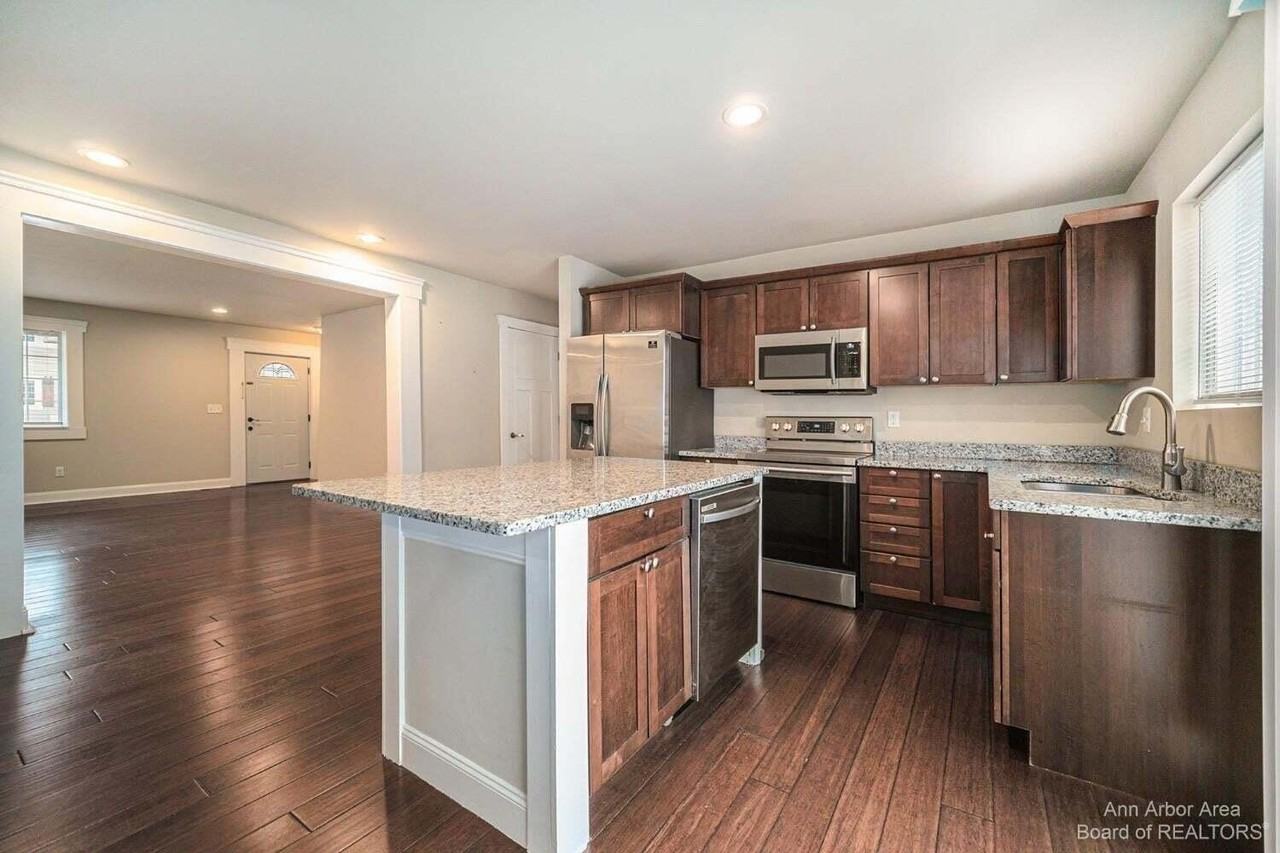 1 Maple Village Ct - Photo 7 of 26