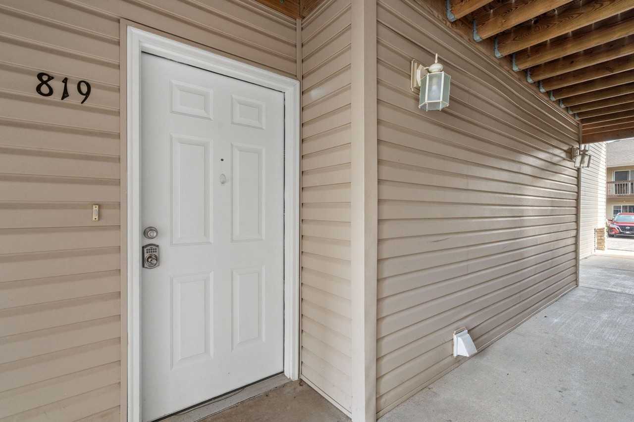 819 W Warren Ave - Photo 2 of 21
