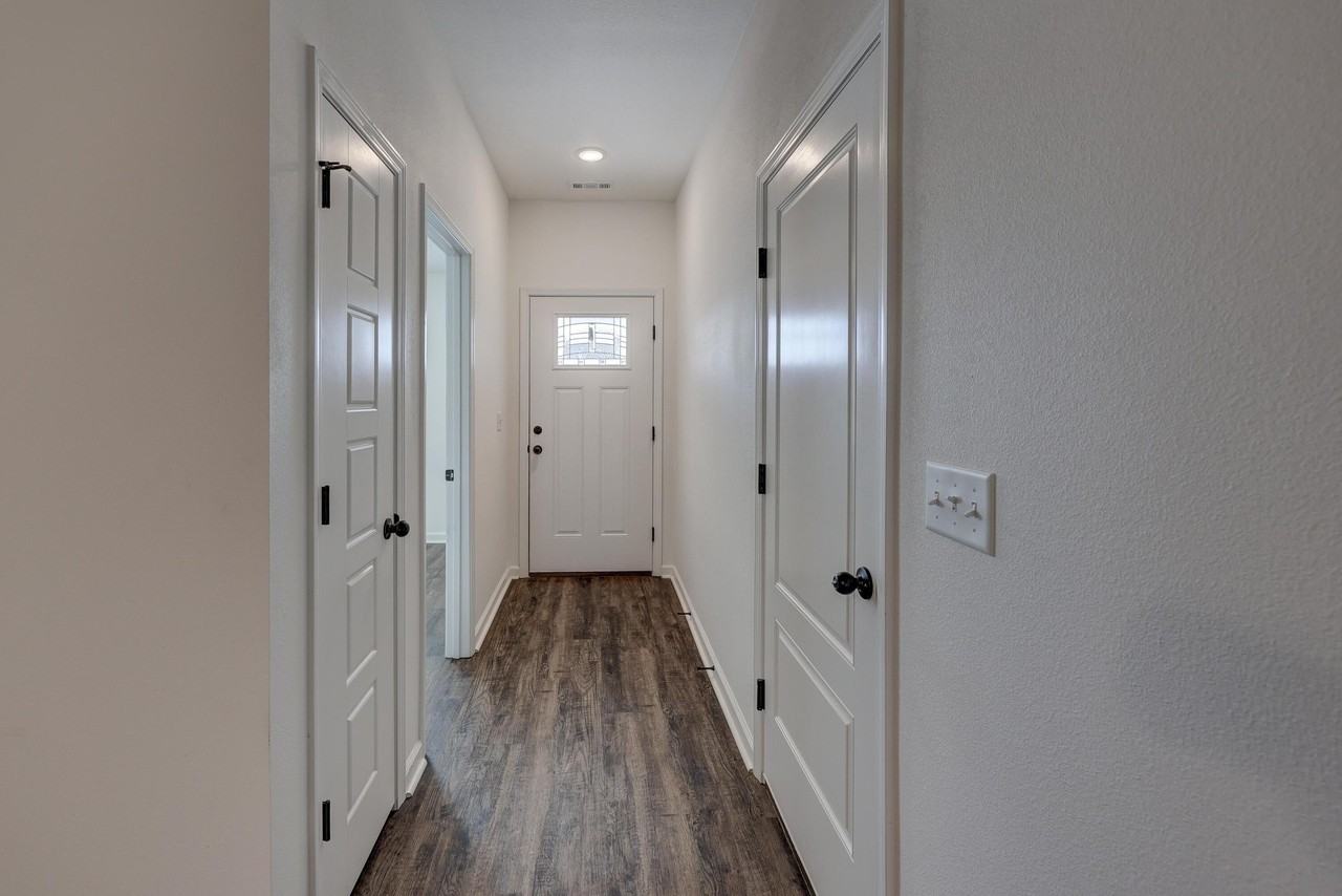 723 Short Leaf Ln - Photo 2 of 26
