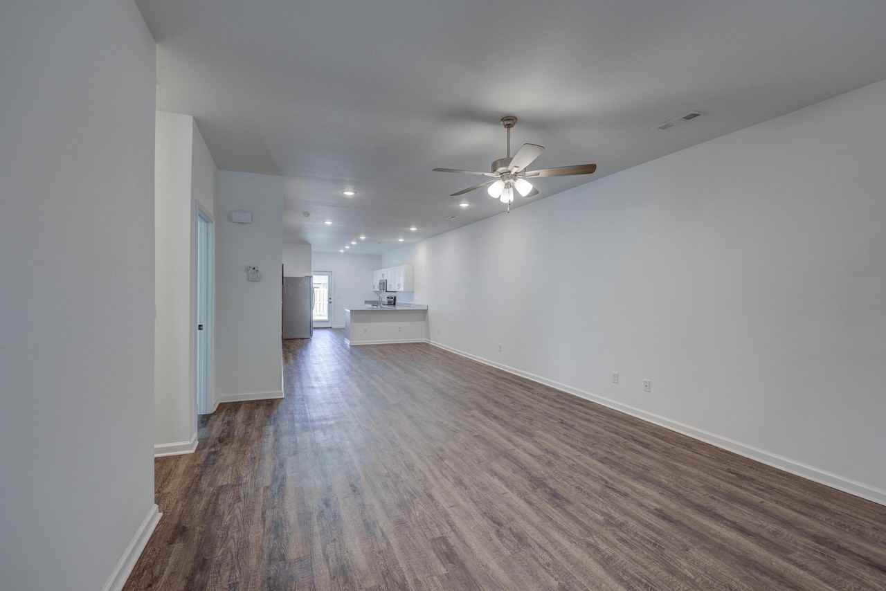 723 Short Leaf Ln - Photo 5 of 26