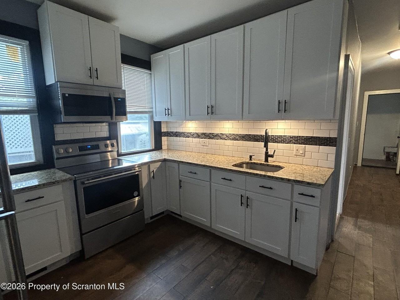 632 N Irving Ave - Photo 7 of 20