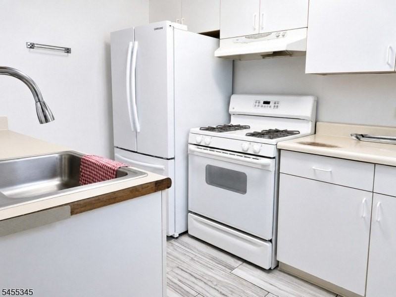 34 Carlton Ave - Photo 5 of 26