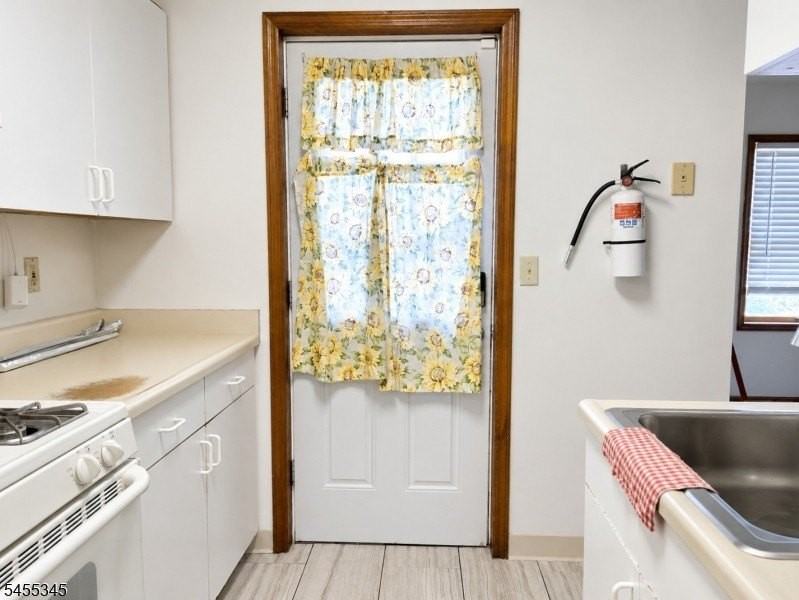 34 Carlton Ave - Photo 6 of 26