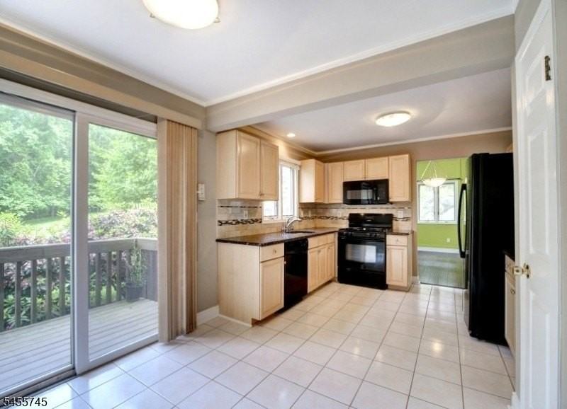 34 Fowler Dr - Photo 3 of 27