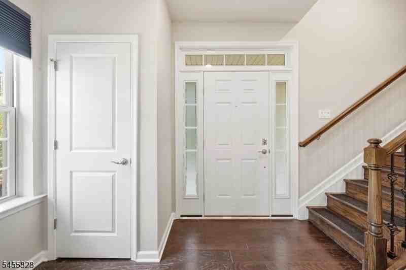 1 Braeburn Ct - Photo 4 of 29