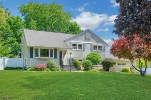 15 Maxine Dr - Photo 1 of 1