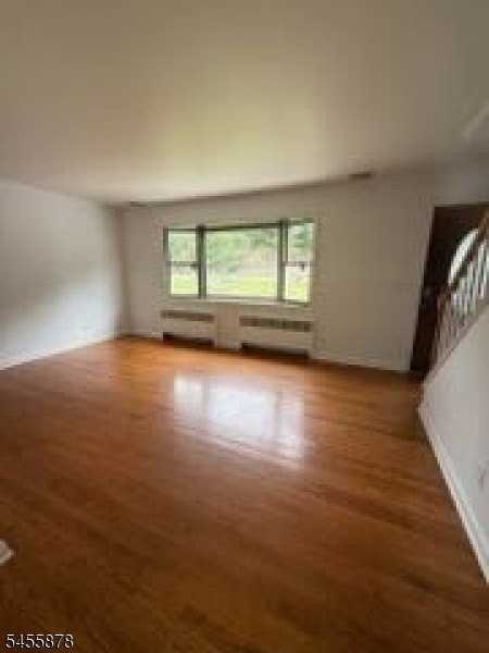 533 Ramapo Valley Rd - Photo 4 of 47