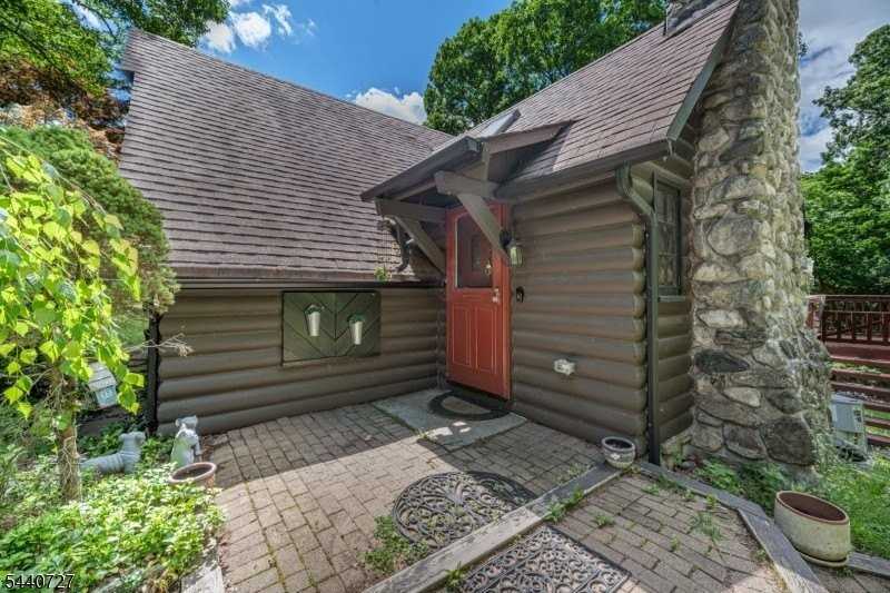 78 Woodlawn Rd - Photo 2 of 45