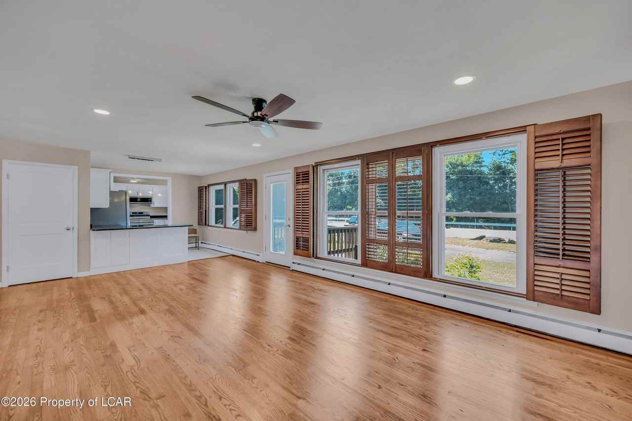 4647 Memorial Hwy - Photo 5 of 35