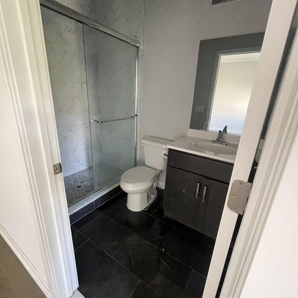 531 Franklin St - Photo 4 of 13