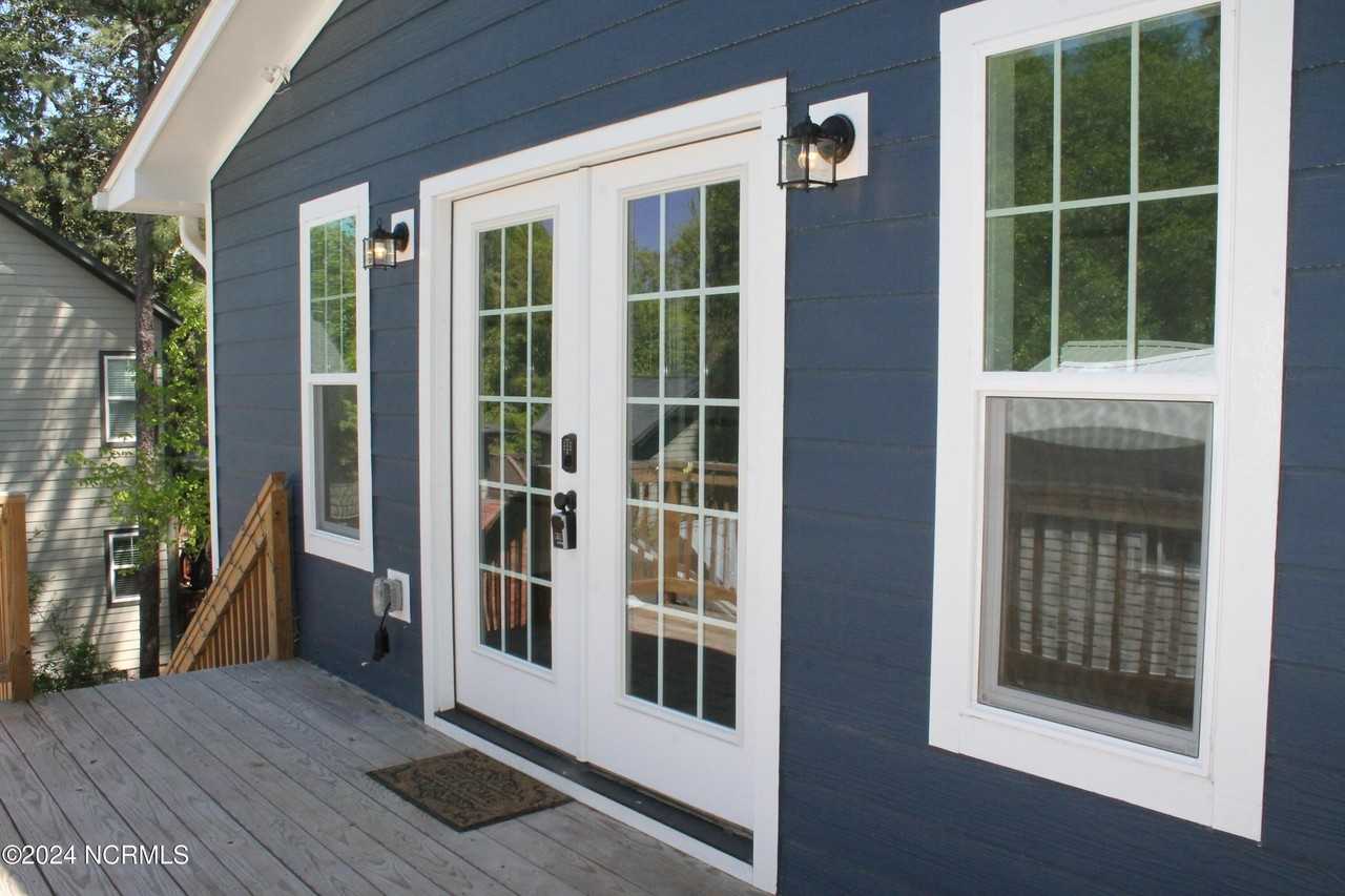 310 N May St #C - Photo 3 of 20