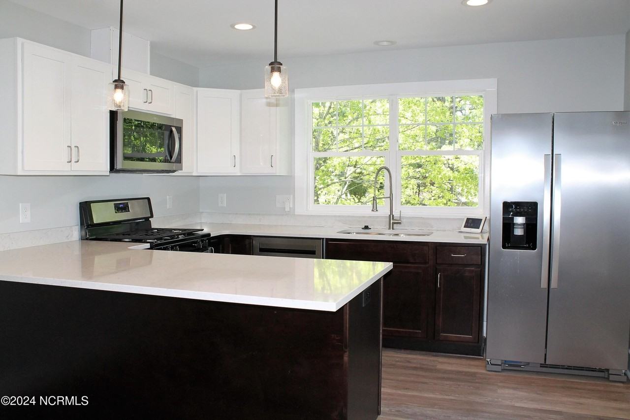 310 N May St #C - Photo 5 of 20