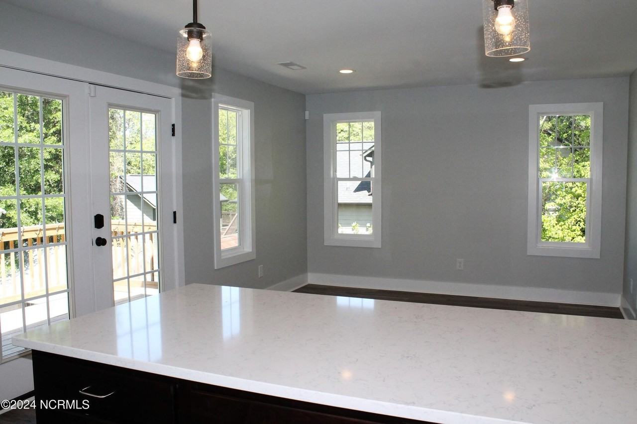 310 N May St #C - Photo 6 of 20