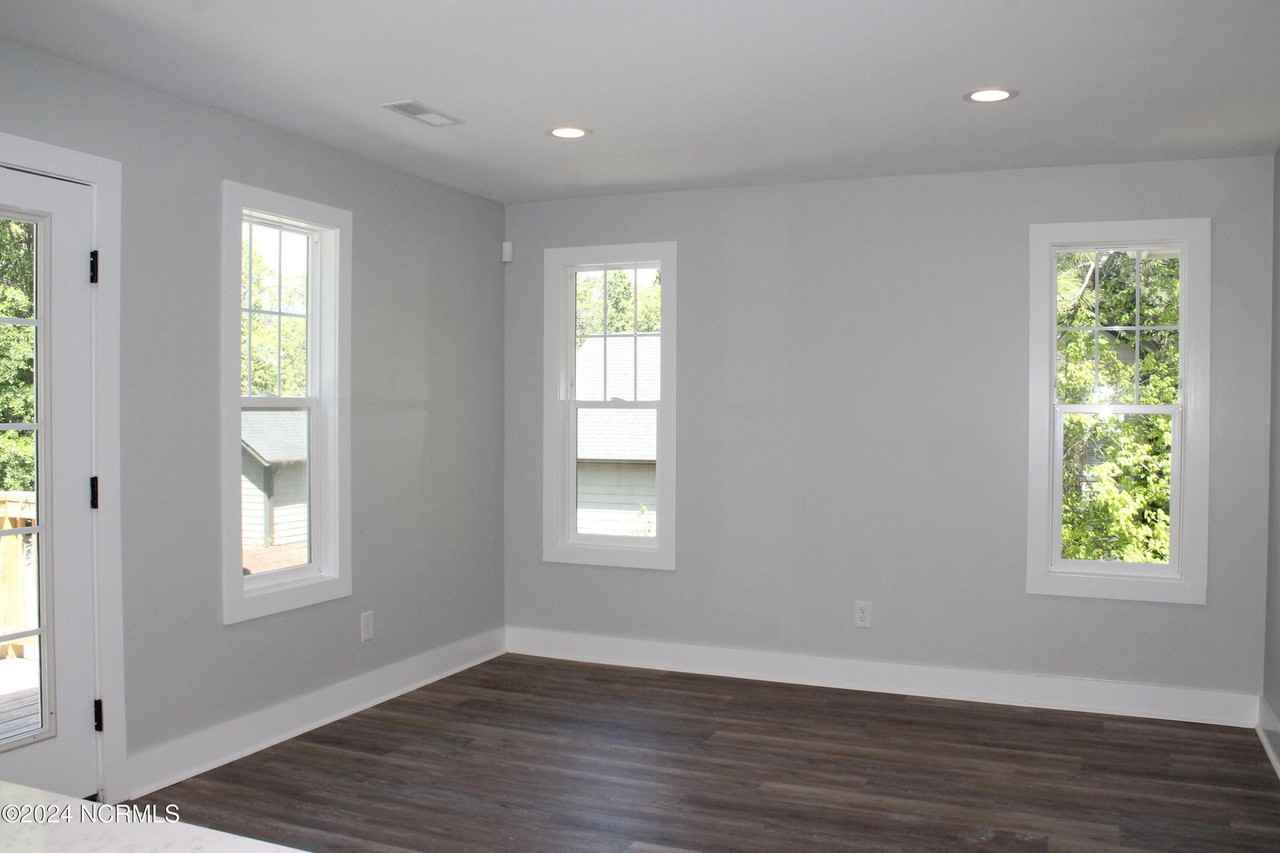 310 N May St #C - Photo 7 of 20