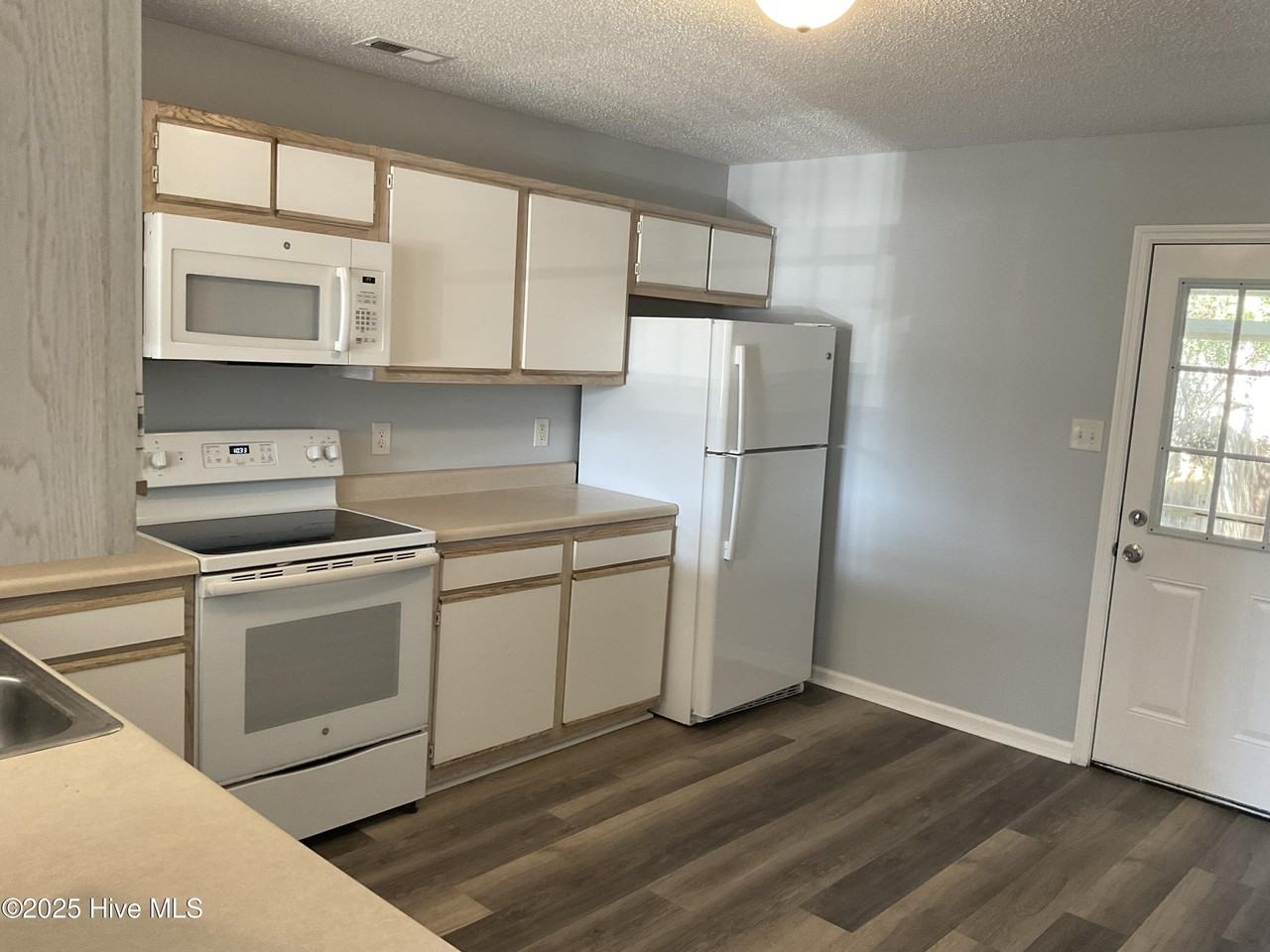 109 Fairwood Ct - Photo 3 of 6