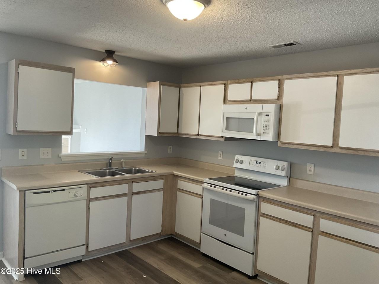 109 Fairwood Ct - Photo 4 of 6