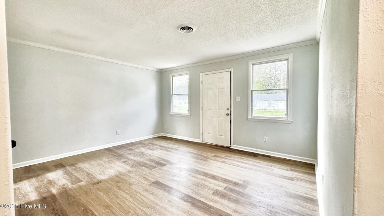 1222 Davis St - Photo 2 of 13