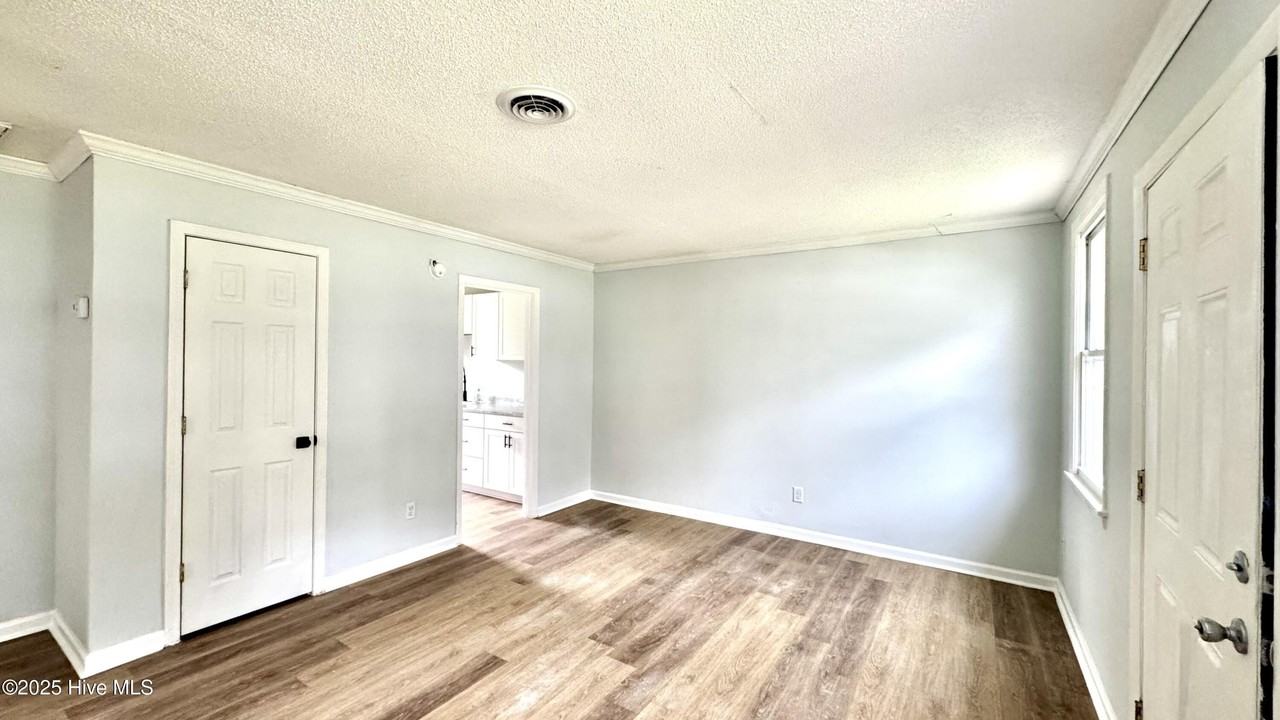 1222 Davis St - Photo 3 of 13