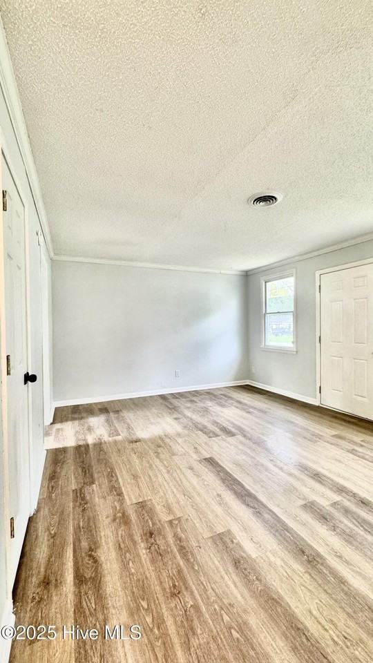 1222 Davis St - Photo 4 of 13
