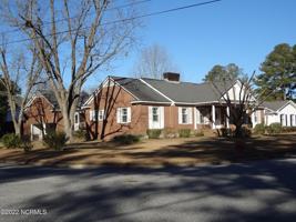 featured image of 3004 S Elm St