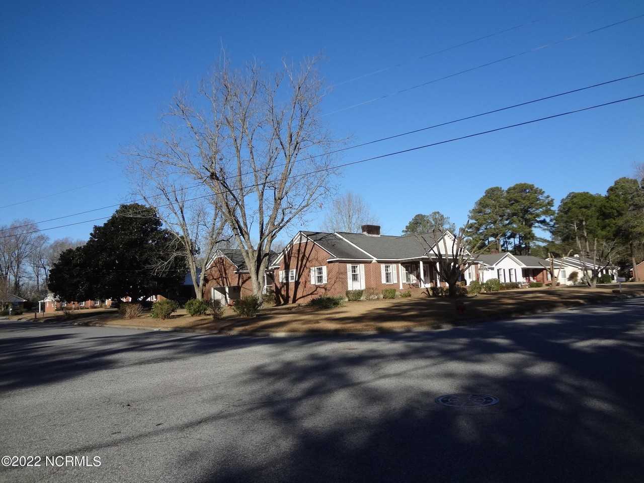 3004 S Elm St - Photo 2 of 33