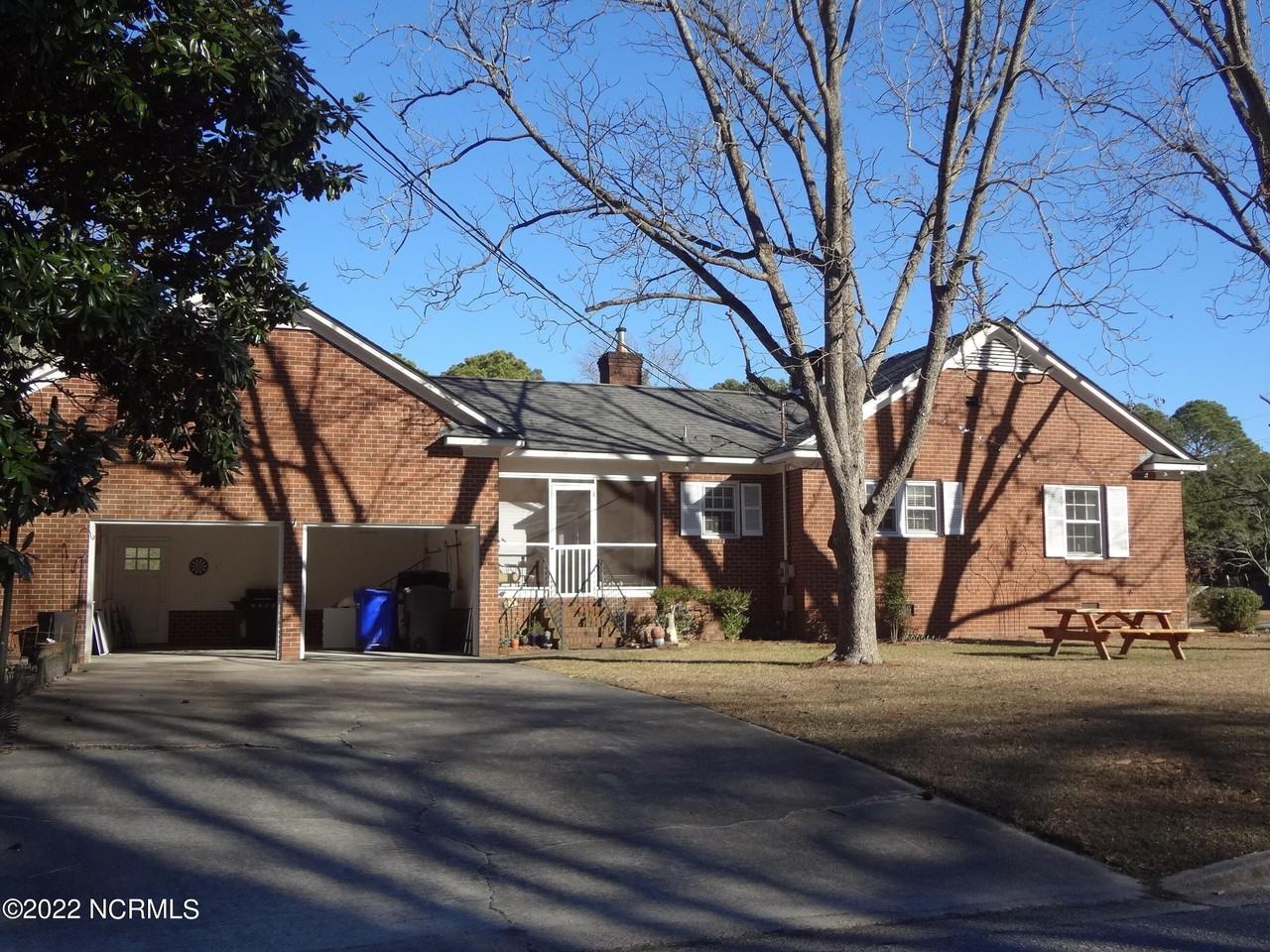 3004 S Elm St - Photo 3 of 33