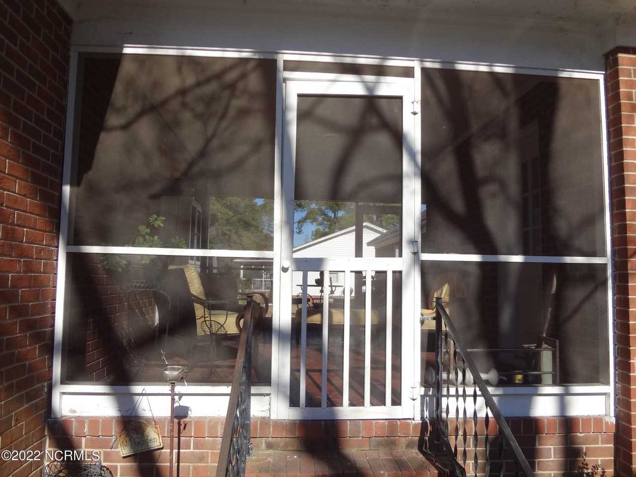 3004 S Elm St - Photo 4 of 33