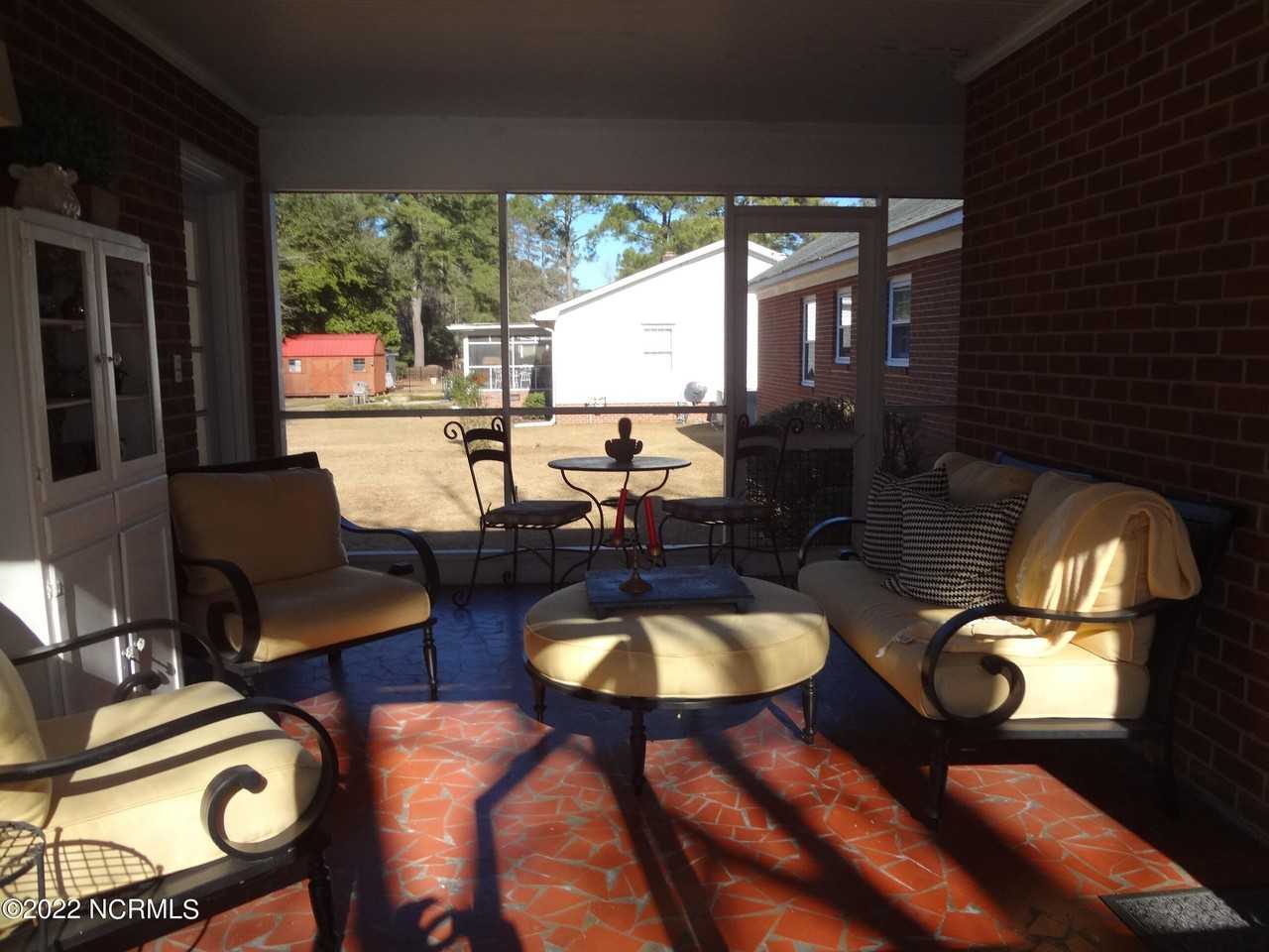 3004 S Elm St - Photo 5 of 33