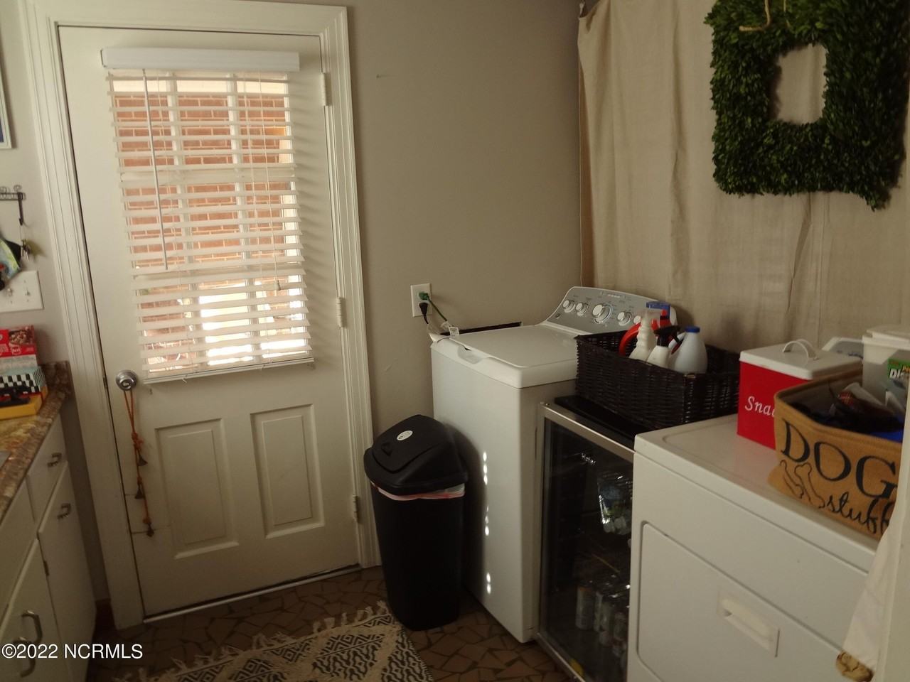 3004 S Elm St - Photo 6 of 33