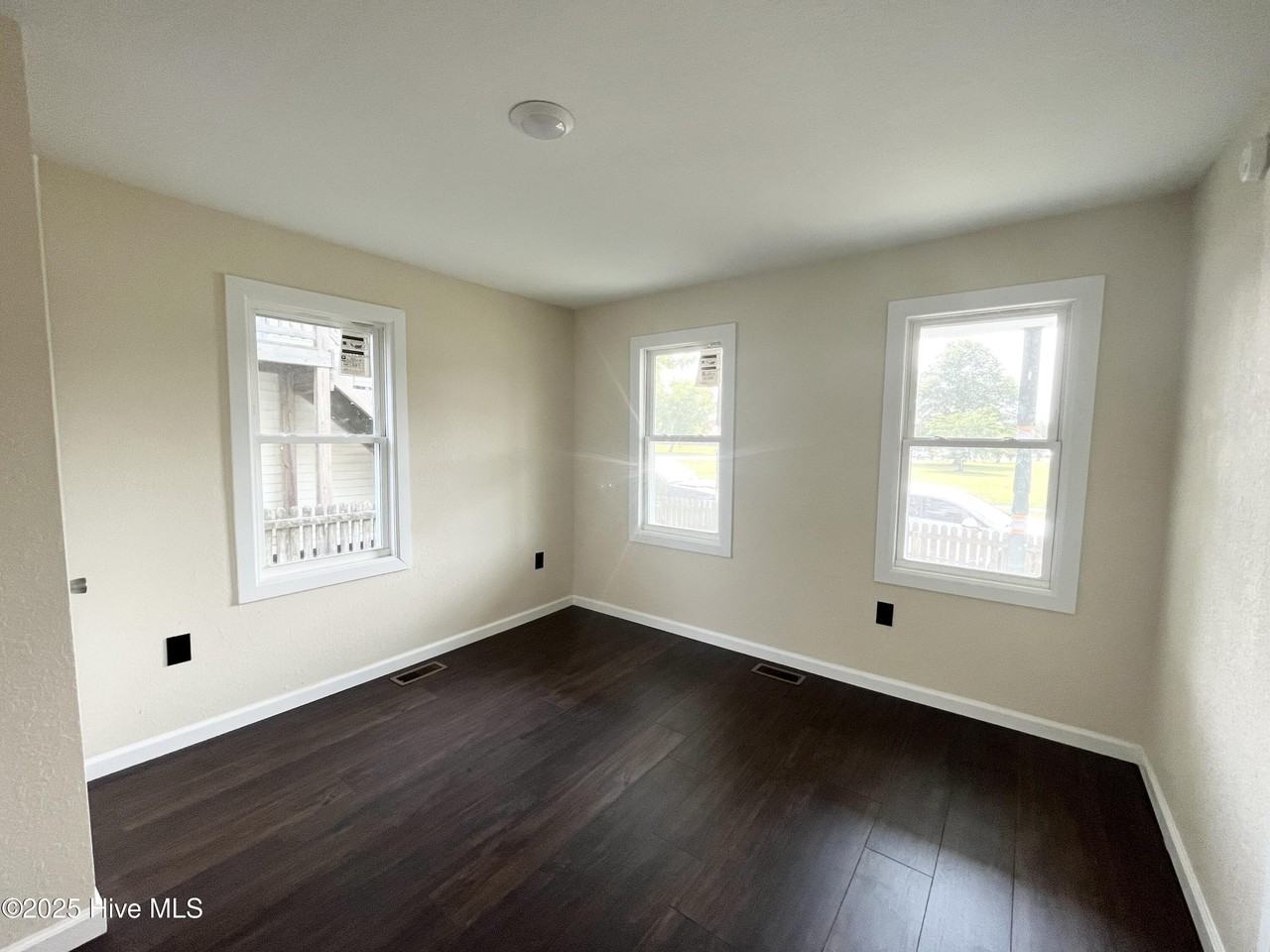 309 Harney St - Photo 2 of 17