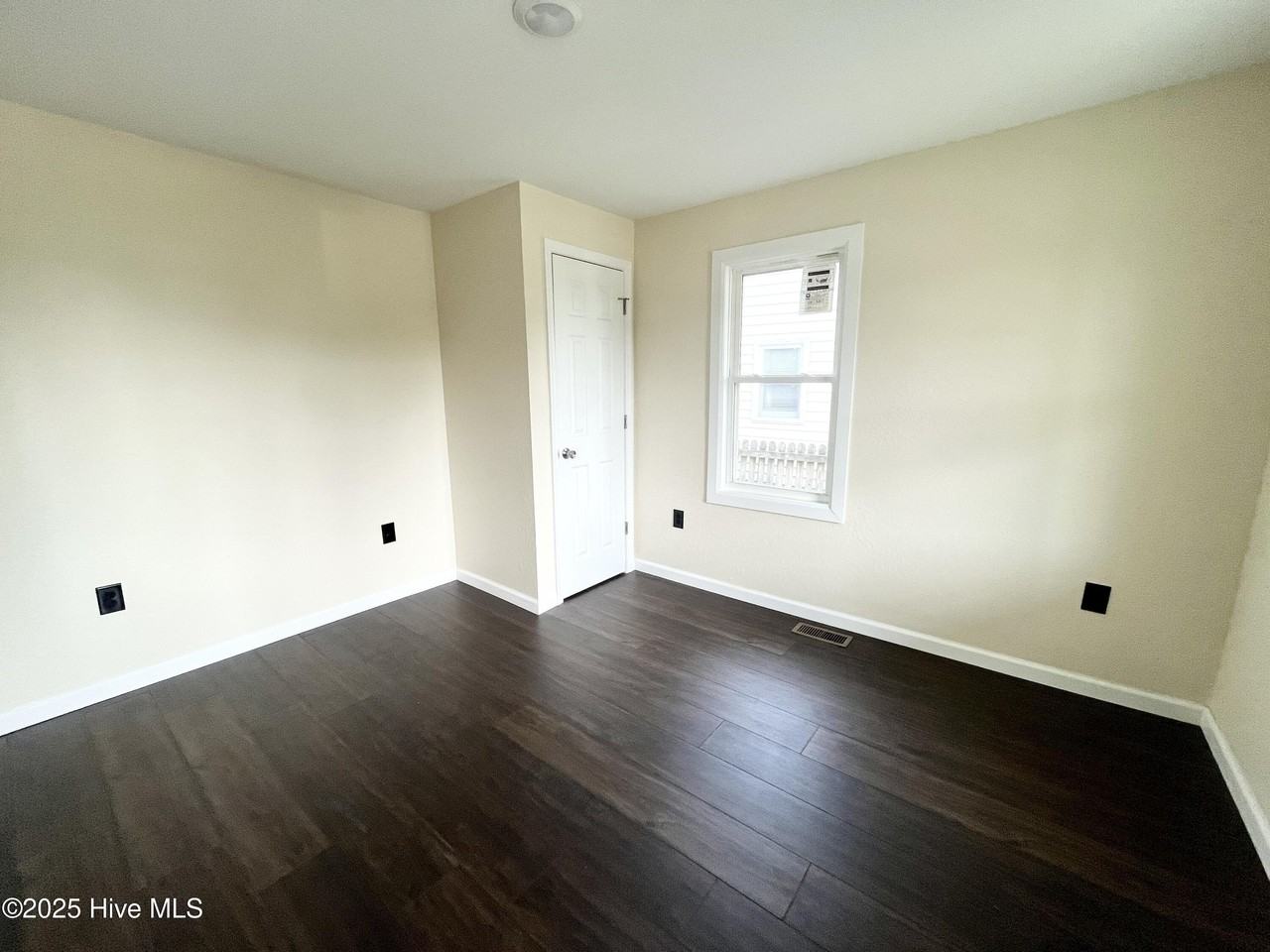 309 Harney St - Photo 3 of 17