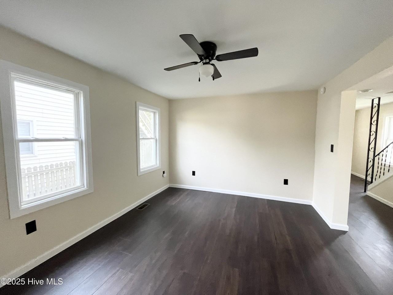 309 Harney St - Photo 4 of 17
