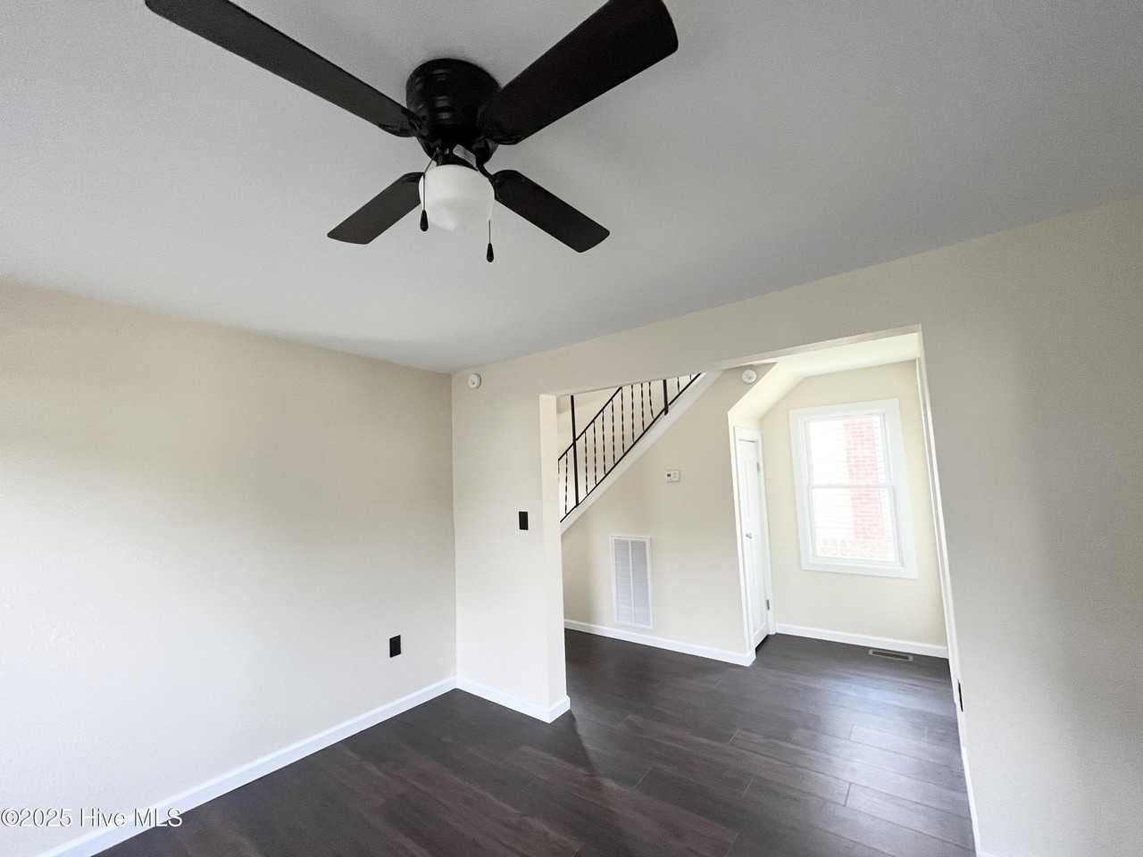 309 Harney St - Photo 5 of 17