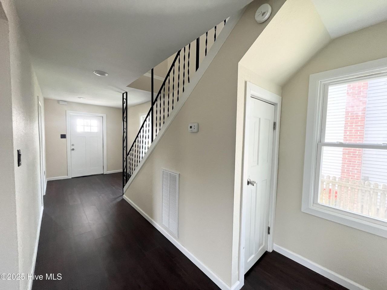 309 Harney St - Photo 6 of 17