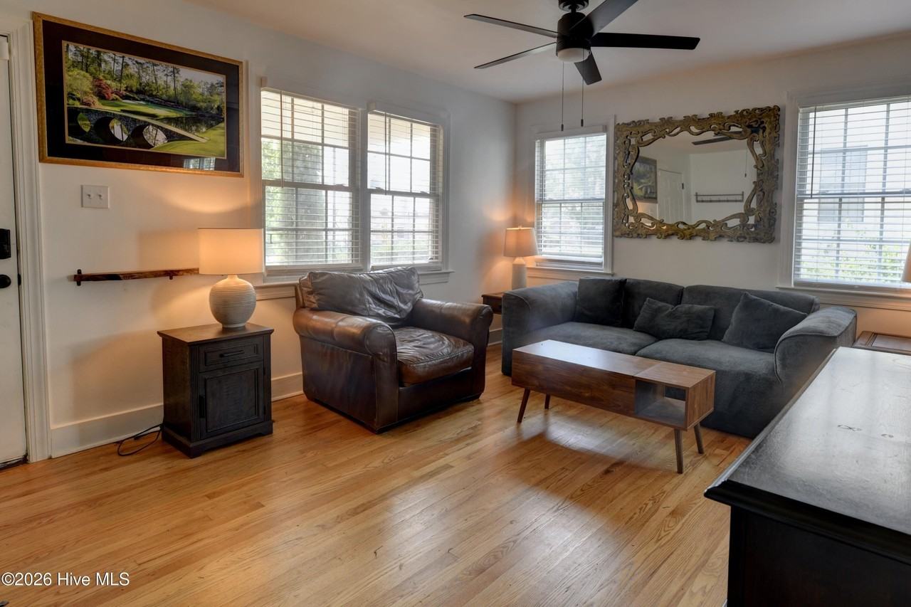 729 Heard Ave - Photo 2 of 23