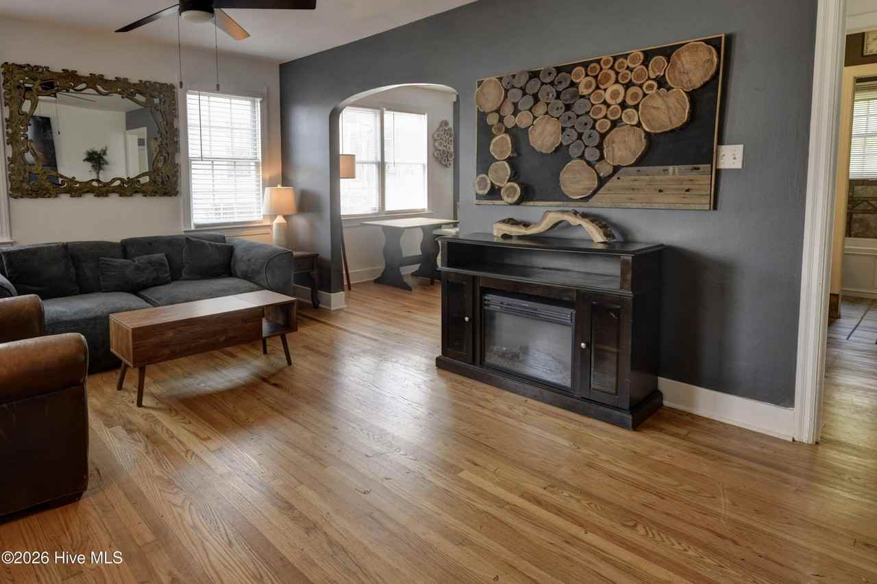 729 Heard Ave - Photo 3 of 23