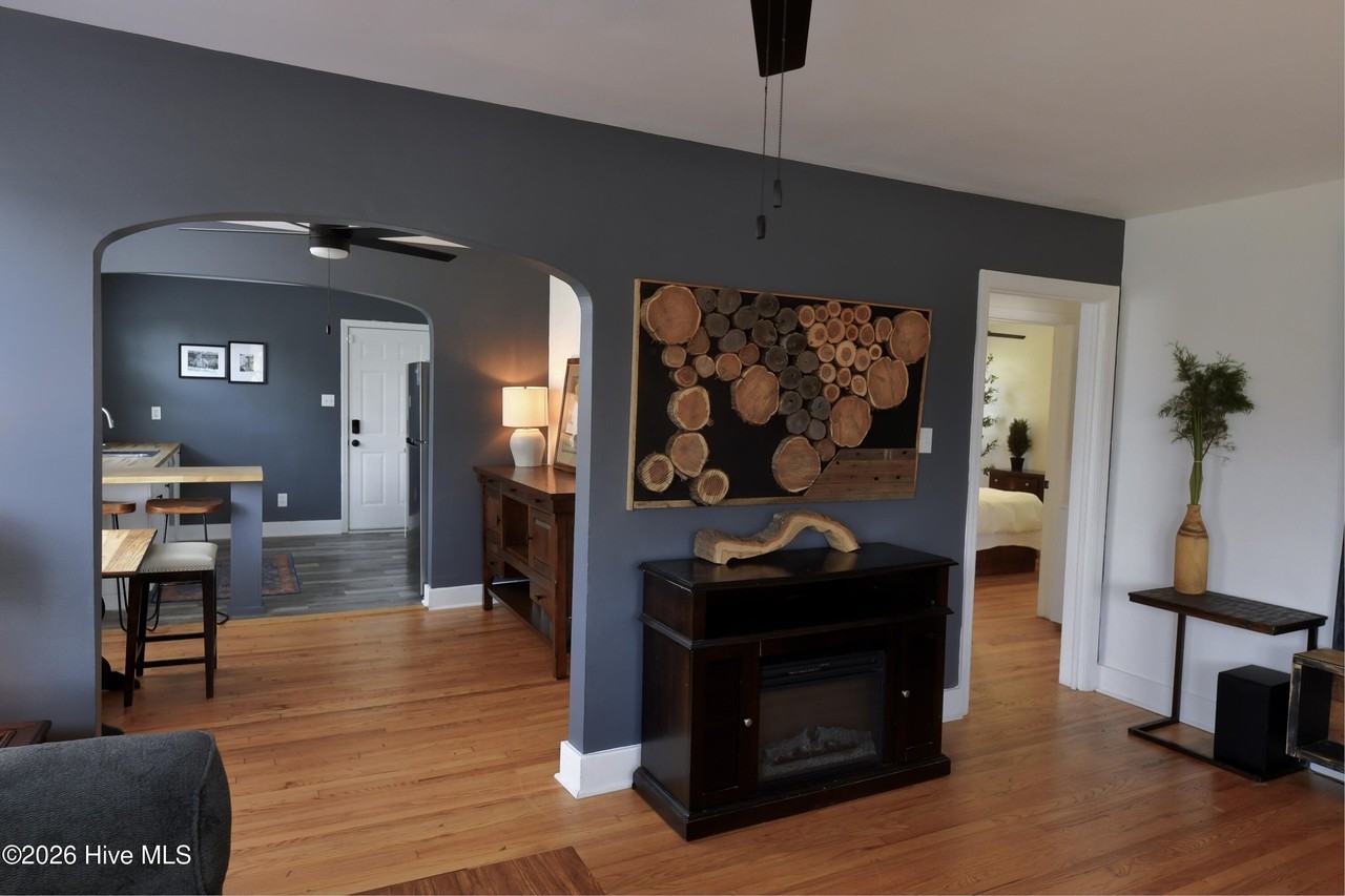 729 Heard Ave - Photo 4 of 23